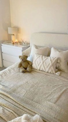 Beige Room, White Room Decor, Beige Bedroom, Room Redesign, Redecorate Bedroom, Cozy Room Decor, Dream Room Inspiration, Room Makeover Bedroom, Room Makeover Inspiration