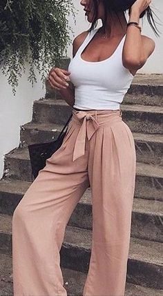 #spring #outfits White Tee + Denim Short + Grey Suede Shoulder Bag + Beige Open Toe Booties ✨ Summer Outfits 2017, Styling Wide Leg Pants, Athleisure Outfits Summer, Wide Leg Pants Outfit, Trendy Dresses Summer, Summer Pants Outfits, Spring Break Outfit, Outfits 2017, Smart Casual Outfit