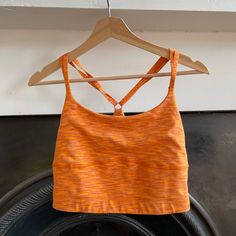 Size M Orange Yoga Tops, Orange Athleisure Tops For Sports, Spring Orange Activewear For Sports, Casual Orange Sports Bra For Gym, Sporty Orange Tops For Yoga, Orange Sporty Tops For Sports, Sporty Orange Tops For Sports, Casual Orange Yoga Top, Outdoor Voices