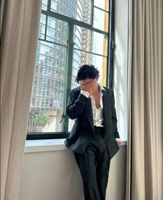 Formal Men Photoshoot Poses, Old Money Poses Men, Attractive Guys In Suits, Old Money Aesthetic Pfp, Fancy Guy Outfits, Mens Starboy Outfits, Old Money Pfp, Be More Photogenic, Men Aesthetic Outfits