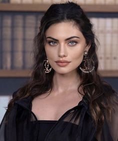 Beautiful Black Haired Woman, Long Wavy Hair Reference, Black Haired Actresses, Phoebe Tonkin Makeup, Brunette Woman Aesthetic, Phoebe Tonkin Aesthetic, Woman Dark Hair, Brown Hair Woman, Woman With Dark Hair