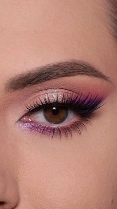 Pink Smokey Makeup Looks, Colored Eye Makeup For Brown Eyes, Pink Smokey Eyeliner, Smokey Eye Makeup Colorful, Smokey Eye Makeup With Pink, Makeup That Matches Purple Dress, Pink Cat Eye Makeup, Simple Purple Eyeshadow Looks Natural, Makeup Looks With Purple Dress