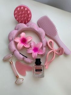 Pink Hairdresser Aesthetic, Skincare Hair Clips, Pink Cosmetology Aesthetic, Girl Stuff Aesthetic, Skincare Headband Aesthetic, That Girl Aesthetic Pink, Pink Stuff Aesthetic, Girly Stuff Aesthetic, Pink Things Aesthetic