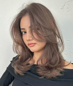 Butterfly Hair Shoulder Length, Collarbone Length Butterfly Haircut, Butterfly Shoulder Length Hair, Medium Length Haircut Butterfly, Butterfly Haircut Shoulder Length Hair, Layered Haircuts For Women Medium Length, Medium Hair Butterfly Cut, Kitty Cut Hair 2024 Medium, Butterfly Medium Haircut