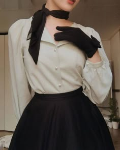 Old Fashion Dresses, Mode Inspo, Looks Chic, Mode Vintage, Mode Inspiration, Elegant Outfit, Black Skirt, Dark Academia, Classy Outfits