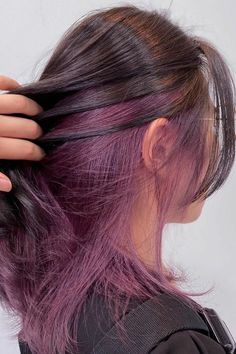 Secret Ombre Hair, Two Toned Hair Purple, Hidden Color Hair, Undercolor Hair Ideas, Peekaboo Hair Color Brunettes, 2 Tone Hair Color, Undercolor Hair, Underdye Hair