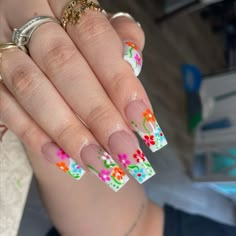 Mexican Style Acrylic Nails, Colorful Floral Nails, Spring Nail Set Ideas, Pink Mexican Nails, Mexican Flower Nails, Cantarito Nails, Mexican Inspired Nails Mexico, Mexican Themed Nails Acrylic, Colorful Flower Nails