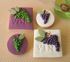 Vineyard Cookie Grape Cookies, Sassy Cakes, 70th Cake, Wedding Cookies Decorated, Wine Cookies, Wine Grape, First Communion Cakes, Food Decorating, Cookie Craft