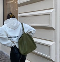 Cream Hoodie, Winter Fits, Mode Inspo, 인물 사진, Cute Fits, Looks Style, Oversize Hoodie, Looks Vintage