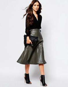 Midi Rock Outfit, Green Leather Skirt, A Line Skirt Outfits, Leather A Line Skirt, Olive Green Skirt, Rock Outfit, Leather Midi Skirt, Black Leather Skirts