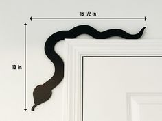 an image of a door handle on the side of a white door with measurements for it