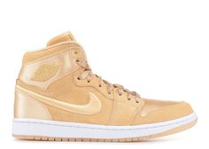 wmns air jordan 1 ret high soh Nike Jordans Women, Jordan Shoes For Men, New Basketball Shoes, Wmns Air Jordan 1, Size 11 Women Shoes, Flight Club, Womens Air Jordans, Jordans Women, Air Jordan Sneakers