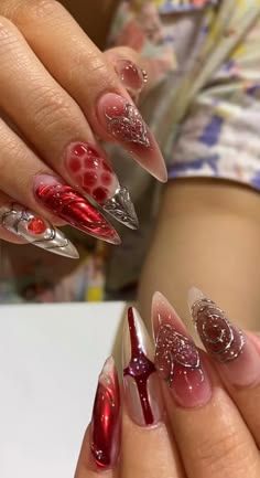 Red Sparkly Nails, Daisy Acrylic Nails, Red Chrome Nails, Nails Unique, Red Chrome, Festive Nail Art, Amazing Nails, Nail Pops