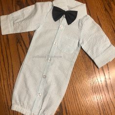 Your Little Man Will Look As Handsome As Can Be In This Adorable, Dress Shirt Button Down Gown. Wear As Is, Or Add A Bow Tie For A Formal Look. (See Bow Tie Listing For Several Colors To Choose From) Perfect For The Early Days When Comfort Is Important But Cuteness Is Still Necessary. These Are Perfect For Any Special Occasion, Photos, Weddings, Baptisms Or Everyday. Gown Lengths Are 0-3 Mos 18", 3-6 Mos 19" Available: 0-3 Months Brand New, Never Worn. New From My Boutique With Tags. Allow For S Strawberry Romper, Toddler Snowsuit, Fleece Outfit, Newborn Gown, Newborn Onesies, White Onesie, Mint Dress, Striped Bodysuit, Girl Onesies