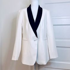 Ann Taylor Dramatic Ivory Blazer Jacket With Contrast Black Lapel, Size 12. New With Tags. Eveningwear Perfection Or A Sharp Professional Business Day Piece. Evoke Bianca Jagger At Studio 54 Or Be A Vogue-Worthy Executive Goddess Bringing Old School Glamour To Your Next Meeting, Gala, Wedding, Holiday Soire, Cocktails, Or Other Event. Timeless, Impeccably Stylish, And Boldly Chic. Absolutely Stunning! **My Size Changed And I Have A Mountain Of Clothes That Don’t Fit Anymore If You’re A Size 12 O Elegant Cream Outerwear With Notch Lapel, Elegant Tailored Cream Outerwear, Cream Long Sleeve Blazer For Evening, Cream Tuxedo Blazer For Work, Elegant White Long Sleeve Outerwear, Cream Long Sleeve Outerwear For Evening, Elegant Winter White Blazer For Workwear, Fitted Cream Outerwear For Evening, Elegant Winter White Blazer For Work