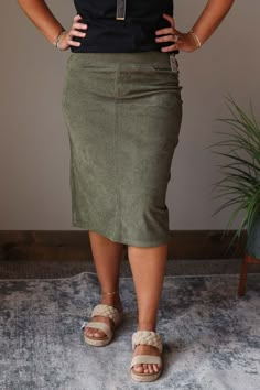 Casual Corduroy Skirt For Winter, Sunday Outfits Church, Affordable Corduroy Winter Skirt, Courdory Midi Skirt, Maxi Corduroy Skirt, Modest Mom Outfits, Corduroy Maxi Skirt, Corduroy Fashion, Corduroy Skirt Outfit