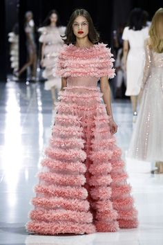 Runway Fashion Vintage, Mode Rose, Runway Fashion Couture, Collection Couture, Ralph Russo, Julien Macdonald, Couture Wedding Gowns, Ralph And Russo, Phoebe Philo