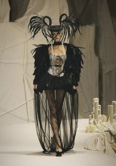 LSEOUL fashion show 2024 Extreme Fashion, Museum Fashion, Arte Punk, Fashion Design Collection, Spring Couture, Futuristic Fashion, Couture Details, Fashionista Clothes, Creation Couture