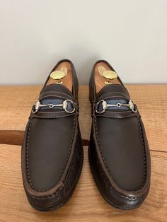 US Men's size 10D. Good condition, some wear on front stitching. Gucci Horsebit Loafer, Gucci Horsebit Loafers, Horsebit Loafers, Mens Loafers, Mammoth Lakes, Gucci Horsebit, Us Man, Slip Ons, Vintage Gucci