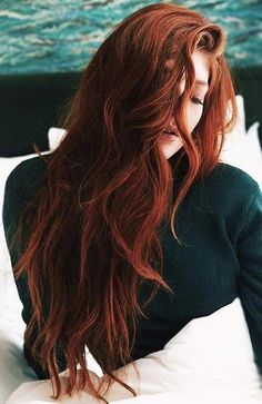 30 Sexy Dark Red Hair Ideas for 2024 - The Trend Spotter Hair Color 2017, Woman With Red Hair, Dark Auburn Hair, Dark Red Hair Color, Ginger Hair Color, Dark Red Hair