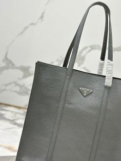 Size: 36cm*39cm*13cm It comes with Dust box, Care manual, Tag, and Paper bag. High-end Large Shopping Bag, High-end Large Shoulder Bag For Everyday Use, Luxury Gray Shoulder Bag With Top Carry Handle, Large Designer Leather Box Bag, Large Modern Box Bag With Handles, Modern Large Box Bag, Luxury Gray Bag With Top Carry Handle, Designer Gray Bags For Daily Use, Designer Gray Tote Bag