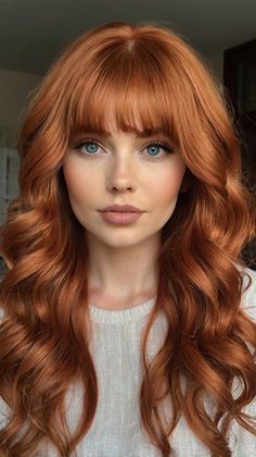 Chic 51 Captivating Copper Hair Color Ideas for Soft Copper with Face-Framing Highlights 🌈 Copper Hair Curly, Copper Gold Hair, Ginger Beauty, Flipped Ends, Copper Hair Color Ideas, Red Hair Looks, Clipin Hair Extensions, Lasting Curls, Hair Textures