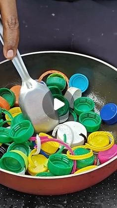 a pan filled with plastic cups and spoons