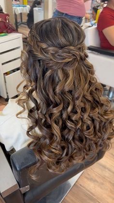 Half Up Had Down Prom Hair, Half Updo Prom Hairstyles, Long Hair Curled Hairstyles Prom Half Up Half Down, Sweet 16 Half Up Half Down Hairstyles, Prom Curls Hairstyles, Prom Hairdos Half Up Half Down, Prom Hair Looks Half Up Half Down, Curly Hairstyles For Homecoming Curls, Prom Hairstyles Half Up Half Down Curly Braids