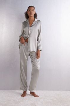 Silk satin pajama pants featuring a covered stretch waistband and contrast trim. The model is 179 cm tall. Elegant Lounging Sets With Long Pants, Elegant Relaxed Fit Sleepwear Long Pants, Silk Pijama, Jennifer Lopez News, Satin Pajama Pants, Winter Sleepwear, Pyjama Satin, Pants Woman, Satin Pajama