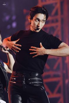 Dk Seventeen, Hot Kpop, Kpop Boys, Kpop Boy, Black Outfit, Kpop Idol, Celebrity Crush, Seventeen