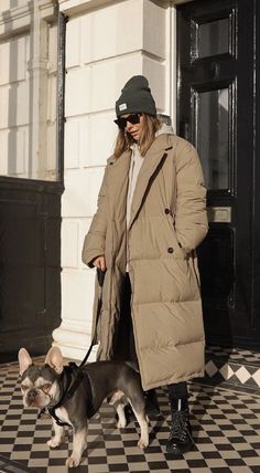 Coat Inspiration, Puffer Vest Fashion, Fashion Outfits Casual, Winter Mode Outfits, Classy Coat, Outfit Oversize, Chic Winter Outfits