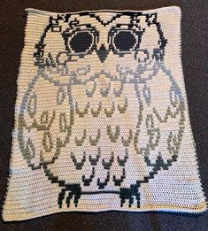 an owl crocheted blanket with glasses on it