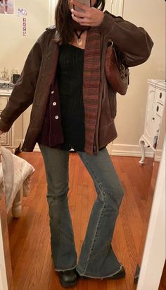 Outfit Vintage 90s, Outfit Inspo Leather Jacket, Julianna Citlali, Vintage 90s Aesthetic, Aesthetic Feminine, Downtown Outfits, Outfit Vintage, Autumn Fits, Fits Clothes