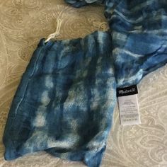 Beautiful Soft Cotyon & Linen Scarf With Matching Bag New 75% Cotton 25% Linen Made In India 34” Wide X 72” Long Madewell Accessories, Linen Scarf, Silk Bandana, Plaid Blanket Scarf, Linen Scarves, Plaid Blanket, Circle Scarf, Blanket Scarf, Wool Scarf