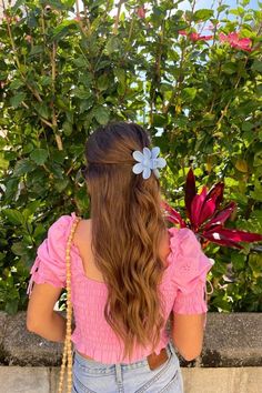 Flower Claw Clip, Preppy Hairstyles, Clip Hairstyles, Hair Stylies, Hair Stylist Life, Claw Clips, Coconut Girl, Flower Clip