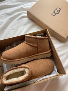 Ugg Ultra Mini Boots, Uggs Mini, Ugg Ultra Mini, Dr Shoes, Preppy Shoes, Ugg Classic Ultra Mini, Ugg Mini, Looks Street Style, Aesthetic Shoes