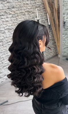 Hairstyles For Evening Gowns Night, Open Back Hairstyles Wedding, Braid Hairstyles For Wedding Bridesmaid, Madrina Hairstyles, Mexican Wedding Hairstyles, Hairstyles For Damas, Quince Guest Hairstyles, Hair Do Bridesmaid, Hairstyles For Quinceanera Guest