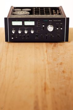 an old radio sitting on top of a wooden table