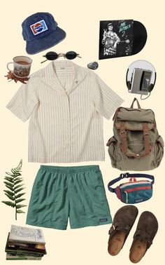 Retro cap, round sunglasses, striped shirt, green shorts, and brown clogs combination. Completed with a vintage-style backpack and fanny pack, offering a comfortable and casual men's style. #VintageFashion #MensStyle #CasualWear Men’s Summer Outfits Granola, Indie Outfits Men Summer, Men Summer Outfit Aesthetic Vintage, Mens Granola Style, Granola Men Style, Granola Men, Granola Guy Aesthetic, Masc Summer Outfits, Outfits Granola