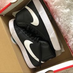 5.5y Or 6.5 In Womens Brand New With Box, They Didnt Fit Me Zapatillas Aesthetic, Nike Blazer Black, Shoes Nike Blazer, Track Running Shoes, Nike Tenis, Nike Vapor Max, Nike Golf Shoes, Estilo Cholo, Nike Air Max 200