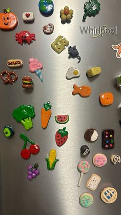 Clay Magnets Cherry Clay Magnet, Diy Cute Magnets, Tiny Clay Projects, Cute Polymer Clay Magnets, Clay Magnets Easy, Cute Little Clay Things Easy, Cute Magnets Diy, Food Clay Magnets