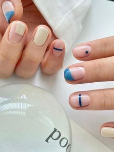 white and blue minimal design nails Korean Nail Designs, Beachy Nails, Minimalist Nail Art, Korean Nails, Casual Nails