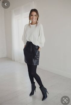 Rok Outfit, Leather Skirt Outfit, Black Leather Skirt, Stil Boho, Mode Casual, Black Leather Skirts, Outfits Casual, Mode Inspiration, Work Fashion