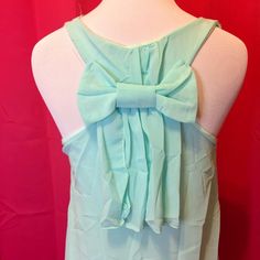 Brand New Women's Mint Green Bow Tie Back Tunic Top Size Xsmall Measurements: 15 Inches Waist, 32 Inches Total Length Thank You For Viewing This Listing And Please Make Sure To Check Out The Rest Of Our Closet :) Green Tie Back Top For Day Out, Casual Sleeveless Top With Bow Tie Back, Spring Beach Tops With Bow, Spring Beach Tops With Bow Detail, Spring Beach Tops With Bow Tie Back, Casual Summer Tops With Bow Tie Back, Spring Tops With Bow Tie Back For Day Out, Green Summer Top With Tie Back, Summer Green Top With Tie Back