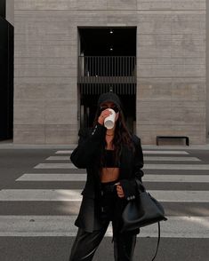 Street Fashion Photoshoot, Insta Board, Nesta Archeron, Fashion 60s, Ig Poses, Business Aesthetic, Insta Aesthetic, Ig Aesthetic, Street Fits