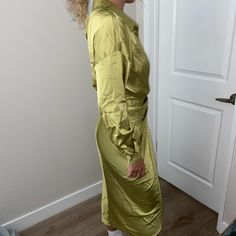 Women’s Gorgeous Green Gold Satin Dress With A Beautiful Fit Y2k Stylish Business Formal Wedding Professional Vintage Fashion Skirt With Buttons And Collar. Brand/ Lillyful Status/ Brand New Color/ Green Gold Tint Material/ 95% Polyester X 5% Spandex Size/ Small Measurements -Shoulder Width From Side To Side In Us Inches: 22 Inches -Length From Top Of Collar To Bottom Of Dress Is 40 Inches -Arm Length 18 Inches About The Dress -Contains Front Buttons On Bottom Of Sleeves And In Entire Front Midd Green Long Sleeve Midi Dress For Date Night, Solid Long Sleeve Midi Dress For Casual Wear, Solid Color Long Sleeve Midi Dress For Casual Wear, Y2k Business, Gold Satin Dress, Green Satin Dress, Fit Y2k, Satin Dress Long, Skirt With Buttons