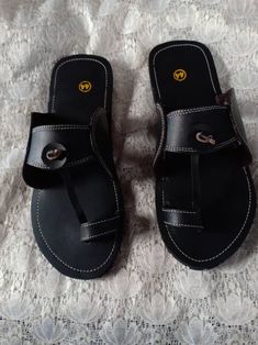 Father's gift for Dad, These sandals are made of dark brown leather, product of admiration of greekmen sandals. The sandals are made using tire and high quality leather makes them extremely comfortable and durable.  All sizes are available as we custom make them.  Fast shipping via DHL express that takes 3-5working days after shipment.  Thank you for stopping by. African Sandals, Beaded Flip Flops, Sandals Greek, African Shoes, Mens Shoes Sandals, Men Sandals, First Fathers Day Gifts, Womens Gladiator Sandals, Leather Sandals Handmade