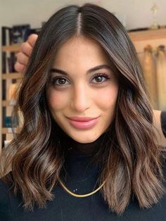 Brown Shoulder Length Hair, Middle Length Hair, Medium Length Brown Hair, Brunette Hair Cuts, Brunette Hairstyles, Brown Hair Inspo, Brown Hair Balayage, Shoulder Length Hair Cuts, Short Hair Balayage