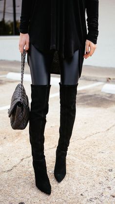 Bota Over, Look Legging, Woman In Black, Otk Boots, Casual Chique, All Black Everything, All Black Outfit, Mode Inspiration