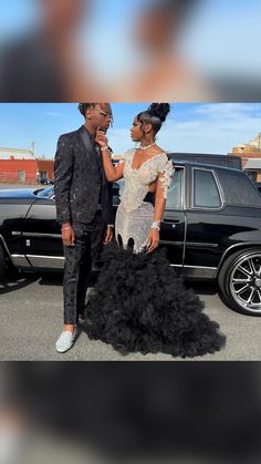 Feather Prom Dress, Prom Dress Black, Prom Couples, Prom Poses, Gorgeous Prom Dresses, Prom Girl Dresses, Senior Prom Dresses, Classy Prom Dresses, Prom Dresses Gowns